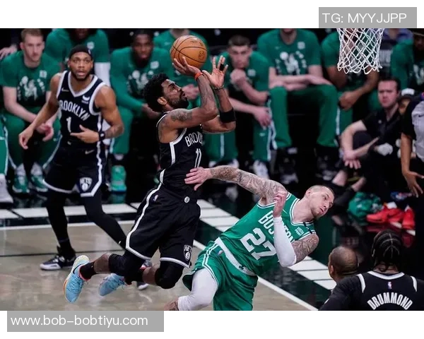 杰伦布朗半场表现平平12投仅4中贡献11分并抢下4个篮板