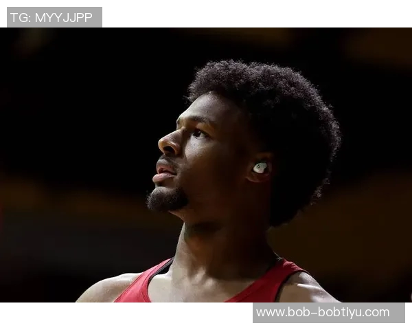 夸梅质疑布朗尼场上表现称心脏恢复但跑位意识存疑 夸梅质疑布朗尼场上表现称心脏恢复但跑位意识存疑